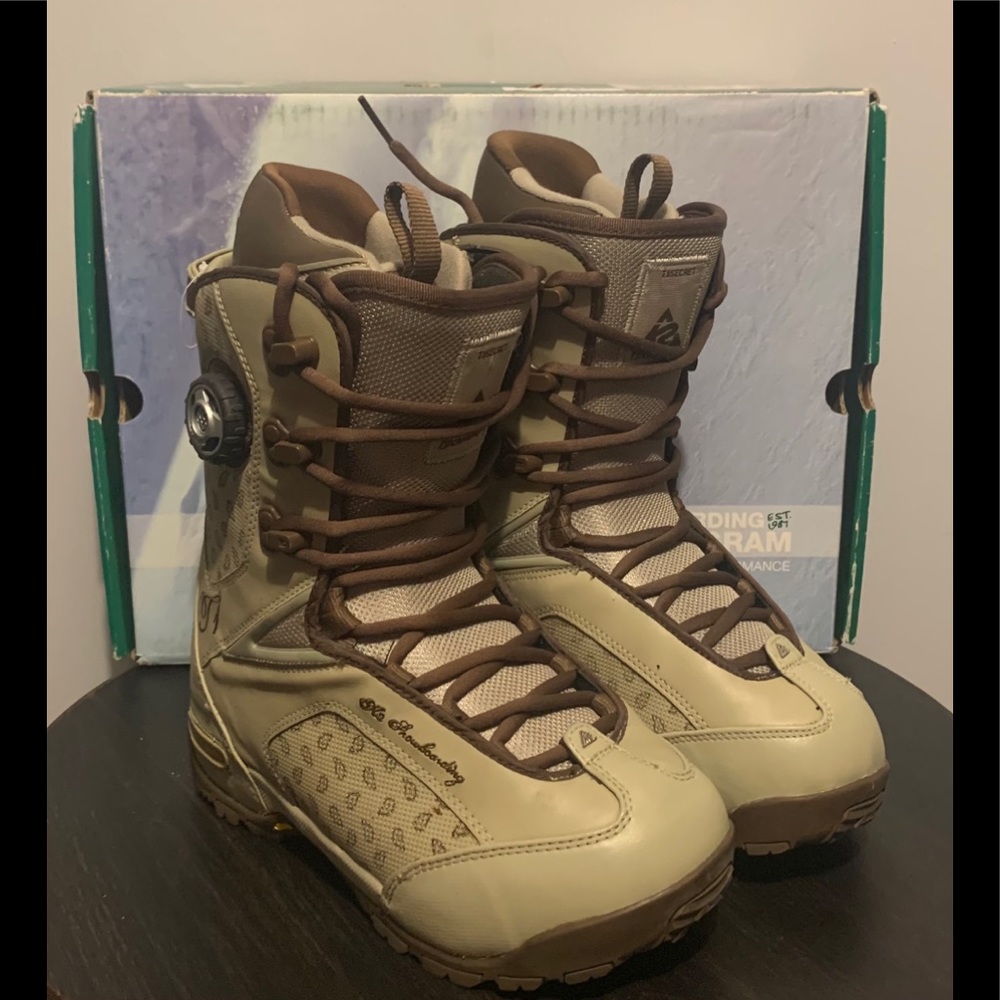 NEW K2 T1 SECRET WOMENS SNOWBOARDING BOOTS BEIGE